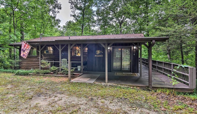 Robbinsville Cabin w/Deck: 3 Mi to Fontana Lake!