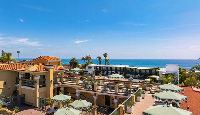 Rooftop Ocean Views + Pool + Hot Tub | Walk to Beach + Restaurants | The Mara