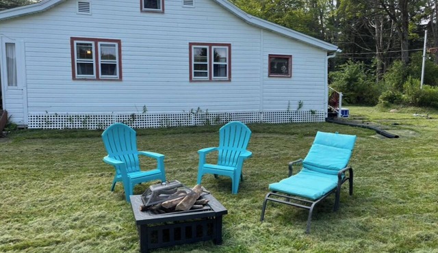 Rustic 3-bedroom cottage in Windsor.