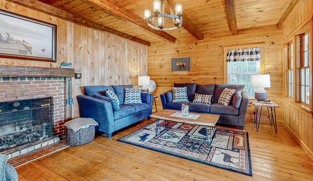 Rustic, lakefront cabin with floating dock, firepit & fireplace - dog-friendly
