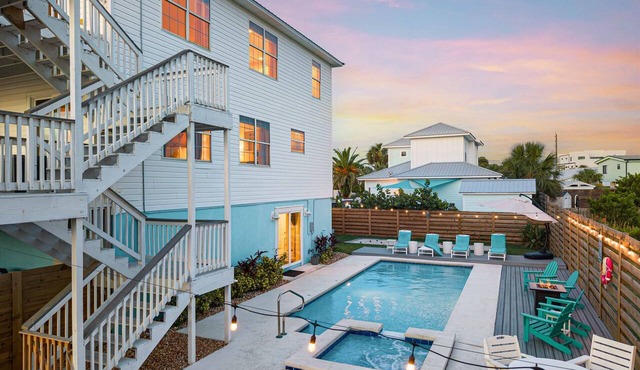 Saltwater Pool, Arcade & Hot Tub · Steps to Beach
