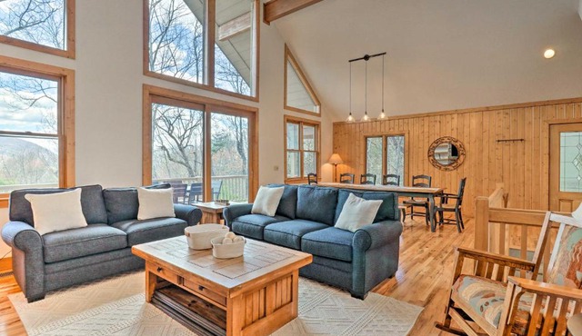 Sapphire Retreat w/2 Decks, Views & Resort Access