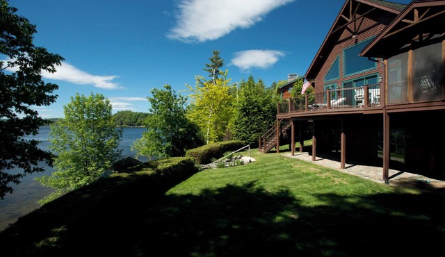 Schroon Lake beauty! 4-bedroom lakefront vacation home.