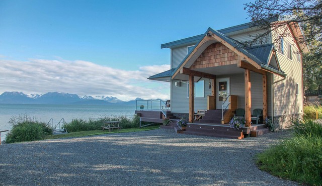 Seafarer's Beach House Beach Front Property, Amazing Views!