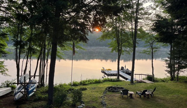 Secluded Waterfront Cabin on North Pond. 30 Minutes to Skiing.