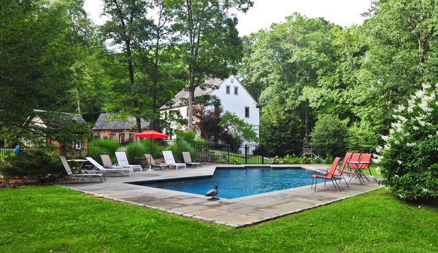 "SENTRY HILL" Best Town 1.5 hrs NYC PoshPadsCT Mint 6BR, Heated Pool, Bike, BBQ