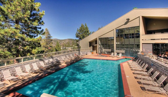 Serene Resort w/15 Hot Tubs Near Heavenly Mountain – Soak in Mountain Views
