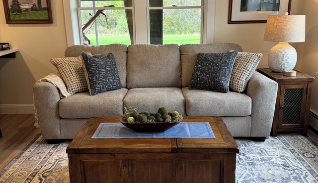 Shawangunk Getaway - brand new cozy 1-bedroom apartment in charming Wallkill.