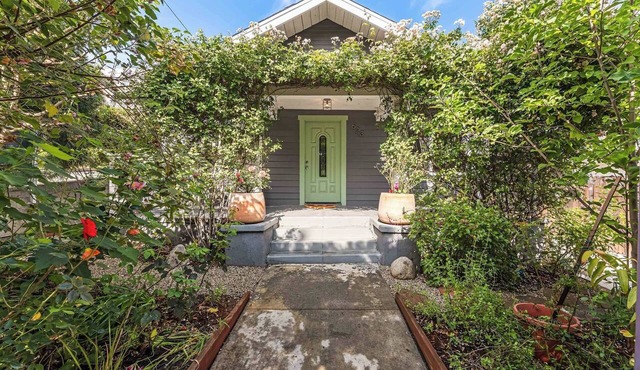 Silver Lake Cottage in the Garden Hideaway