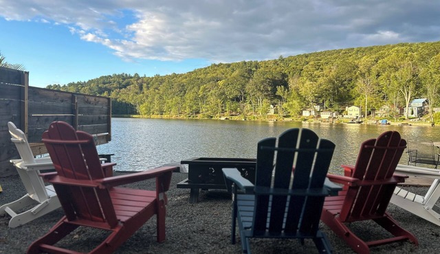 Silver Lake Escape-Swim+Fish+Kayak+Relax in this lakefront Catskills Cottage!