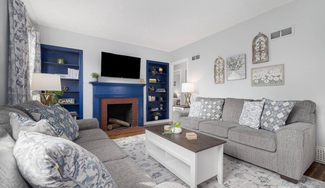 Single-Level Kingsport Home · Sleeps 6 · Pets OK