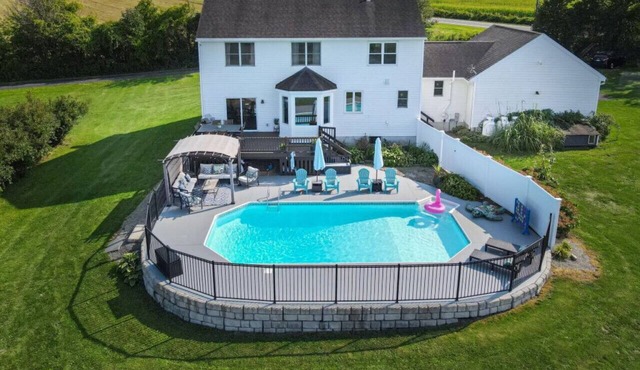 Skaneateles- Vista House with a Pool