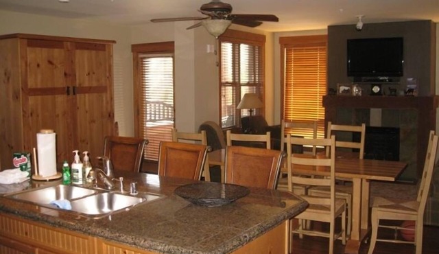 Ski Keystone! Springs 8900 2 BR/3 BA Corner condo! Steps to Kindred and Gondola!