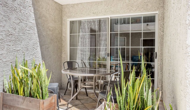 Sleek Beverly Hills 2BR w/Courtyard, nr BH Attractions, by Blueground