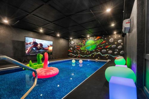 Sleeps 24, Indoor Pool, HotTub, Gazebo, MiniGolf