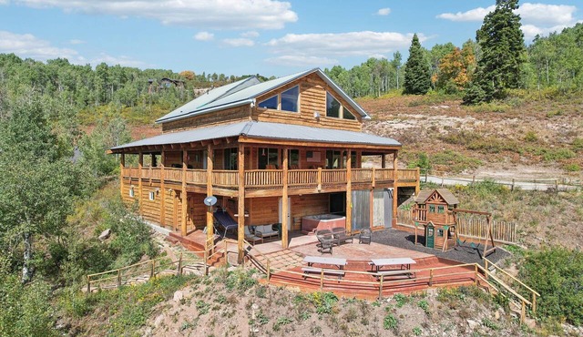 Sleeps 34! Grand Lodge + Bunkhouse, Hot Tub & Theater — 15 Min to Park City