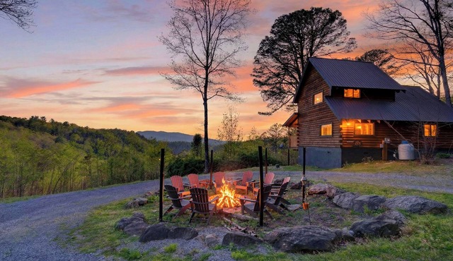 Sleeps 42 | 7 Cabins | Hot Tubs + Fire Pit + Mtn Views | Heaven Lane Cabins