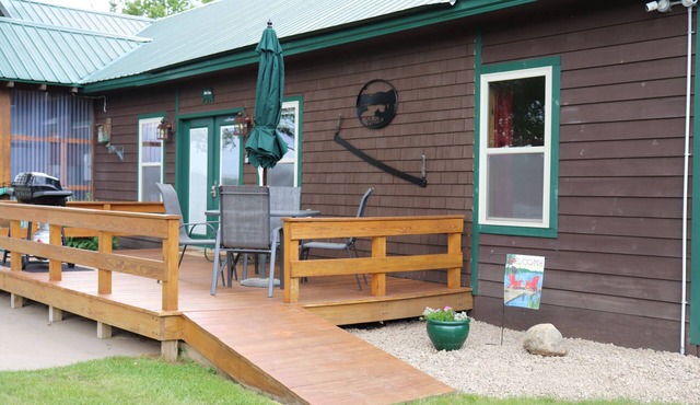 Spacious 2br w/custom Adirondack craftsmanship