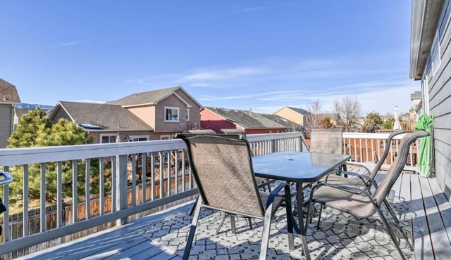 Spacious 6-Bedroom Near USAFA *Pet Friendly*