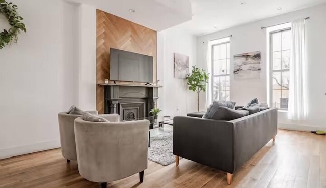 Spacious apartment in charming Brooklyn with WiFi, AC. Book now