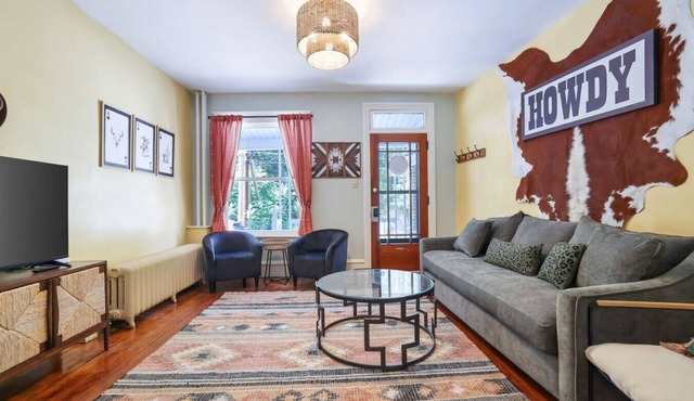 Spacious Broadway Home Downtown Western Modern Charm