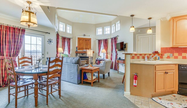 Spacious Condo w/View < 1 Mi to Mtn Creek Resort!