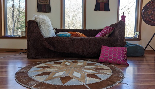 Spacious & Gracious 4Br Log Chalet with Sauna, Pool and Grand Entertaining Space