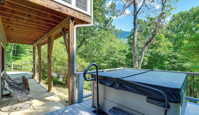 Spacious Home w/Hot Tub & Views in Black Mountain