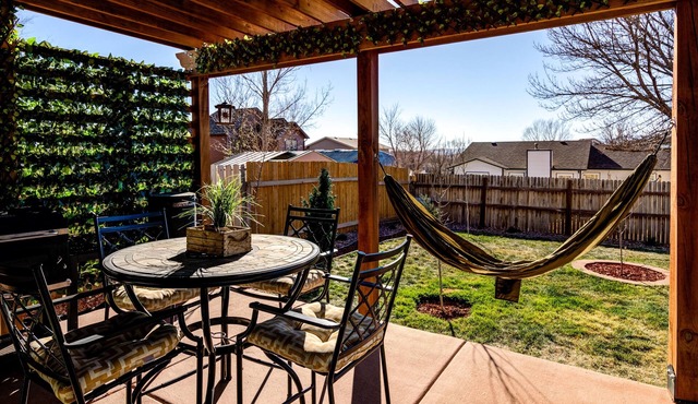 Spacious Modern Gorgeous Mountain Views Fort Carson Fire Pit!