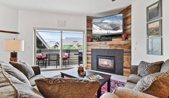 Spacious Redstone Condo Sleeps Six! Well equipped kitchen and garage parking!