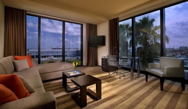 Spacious Suite Near American Airlines Arena – 6.7 miles | Onsite Pool