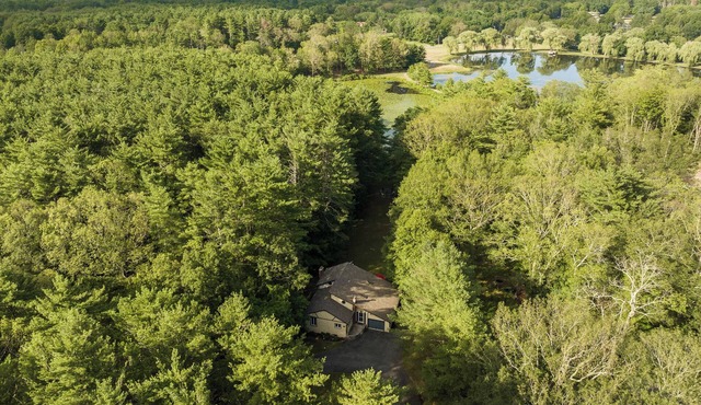 Spring Special:Pond Views, Backyard Dining+BBQ