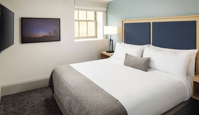 Stay in the Heart of UMaine with Access to its Amazing Facilities! Parking
