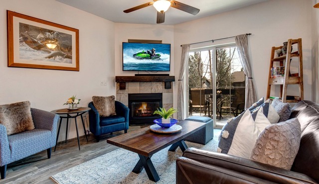 Steps from Hot Tub, Minutes from Ski Lift! Remote work friendly!