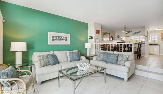 Steps to The Beach - 3BR Ocean View