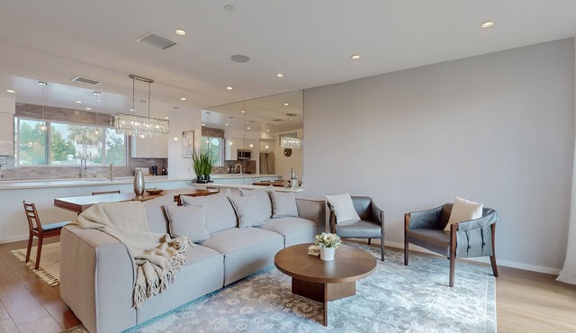 Stunning 4 BD Townhome in the Heart of LA