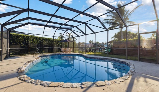 Stunning Ultimate Canal Front Home With Pool. 4 Bedroom 2 Bath Coastal Retreat 🌴 in Cocoa Beach