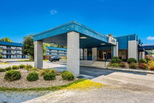 Suburban Studios Middlesboro in Middlesboro