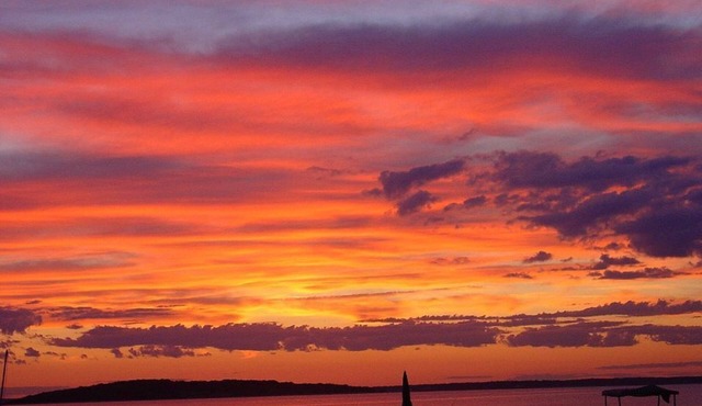 SUMMER AUGUST & SEPTEMBER PRIVATE BEACH ON NOYAC BAY SAG HARBOR SPECTACULAR!