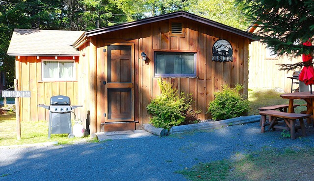 Sun Bear Cabin at The Bears Cottages