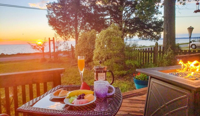 Sunrise Waterfront Potomac Beach Haus near Two Beaches