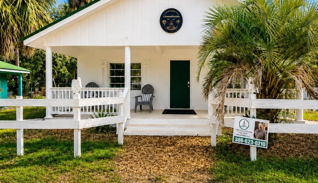 Suwannee River Getaway. Sleeps 8. Boat Parking. Minutes to Marina.