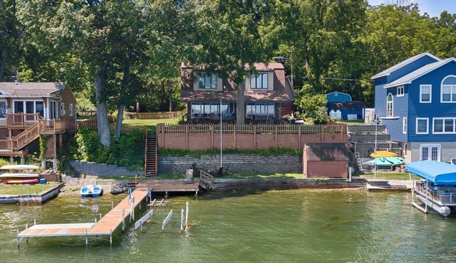 Sweet Water: Cayuga Lakefront Charm & Hot Tub!