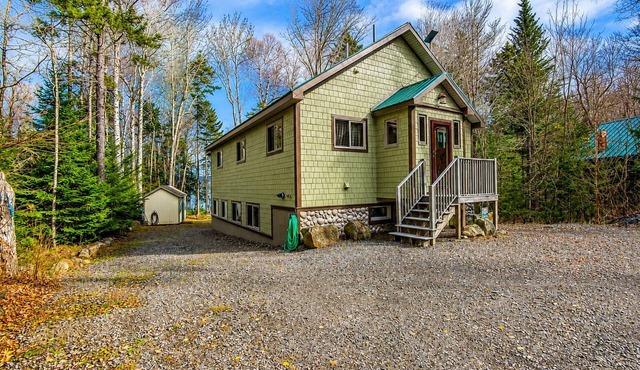 The 4 Seasons on Mooselookmeguntic Lake with dock, mooring, 4 kayaks, fire pit, and pet friendly!