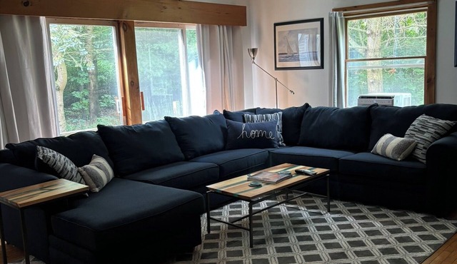 The Brewster Cottage - Charming 4-bedroom cottage in Clayton with AC