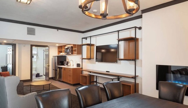 The Craftsman Inn & Suites