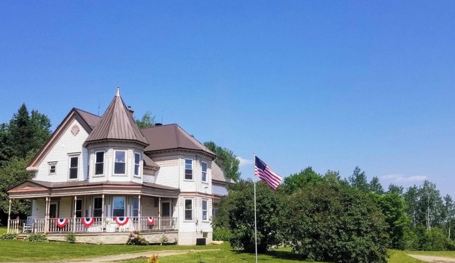 The New Sweden Castle-Enchanting 3-bedroom house with WiFi in New Sweden, Maine
