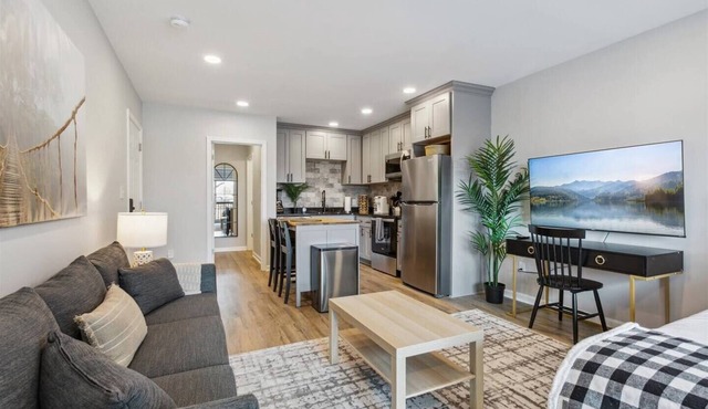 This apartment is a 0 bedroom(s), 1 bathrooms, located in Hampton, VA.