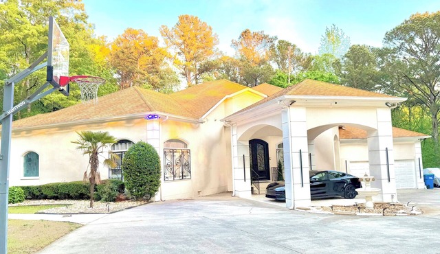 This beautiful Luxury Mini Mansion, 4 bedroom 4 bath estate in Atlanta GA.