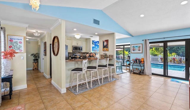 Tiki Hut, Htd Pool, Billiards, Putt-Putt, Canal